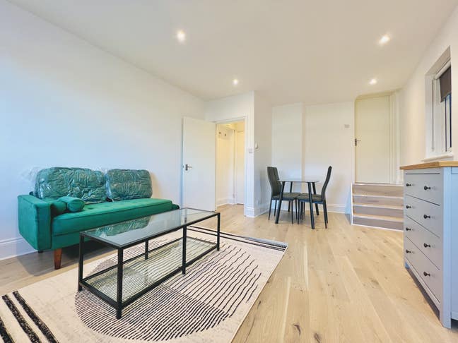 Newly Refurbished 1 Bed Flat @ Brixton Hill Main Photo