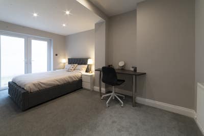 Refurbed modern, quiet flat - great location  Main Photo