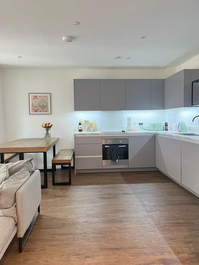 1 Double Bedroom Close to Limehouse station  Main Photo