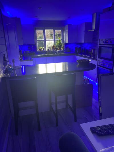 Single room available in detached house Main Photo