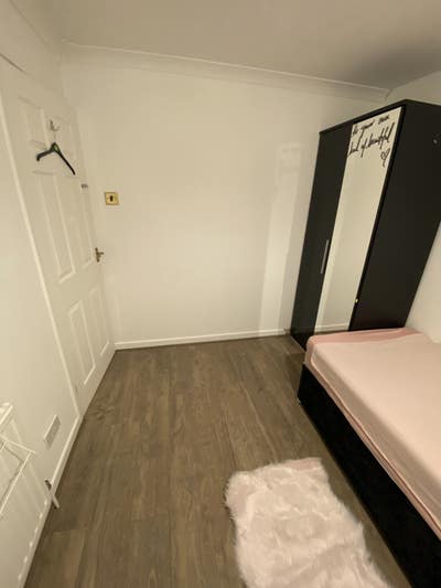 JUST GIRLS !!!!! Single room all bills included ! Main Photo