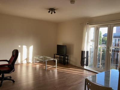 Spacious 2 bedroom 2 bathroom City Centre Apartmnt Main Photo