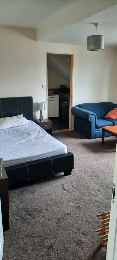 Double bed sitting room with ensuite Main Photo