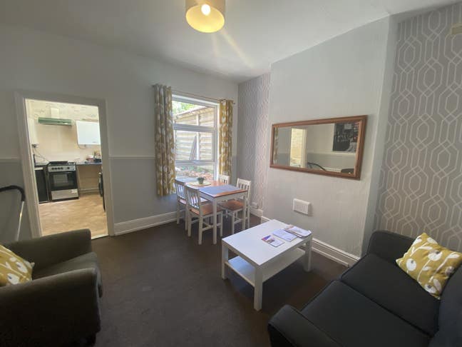 Room Available 177 Station Road Main Photo