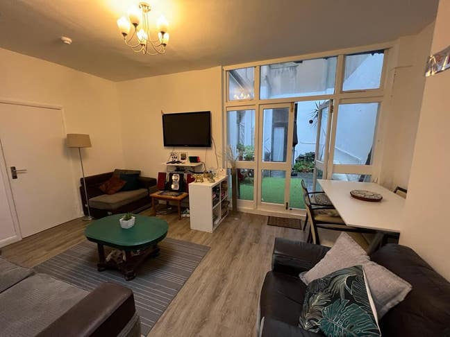 Double room available in friendly 3bed flatshare!  Main Photo