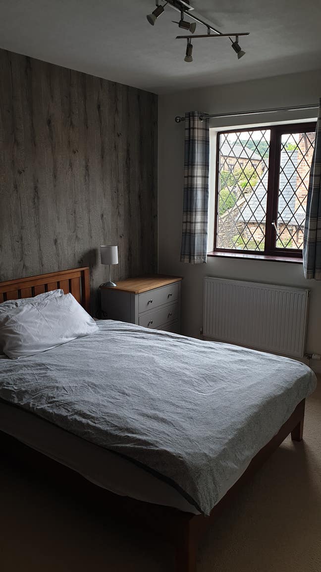 Room in 2 bed terrace next to the canal Main Photo