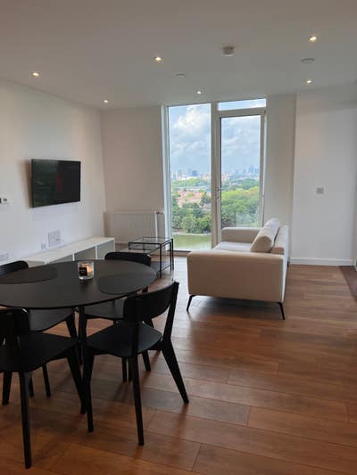 Luxurious Double Room - London Views (Female Pref) Main Photo