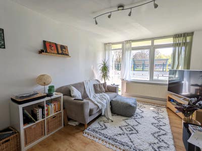 Bright, Airy 2-Bed Flat with South-Facing Balcony  Main Photo