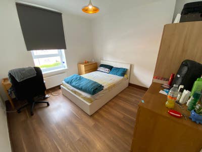 Double bedroom, fully furnished, near city center Main Photo