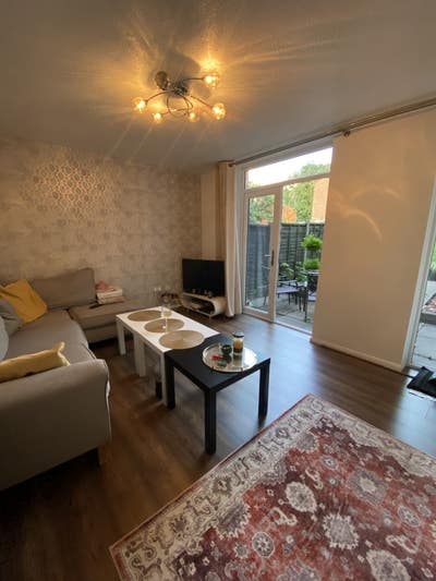 Double Room  (Only 2 Occupants in 3 Bed House ) Main Photo