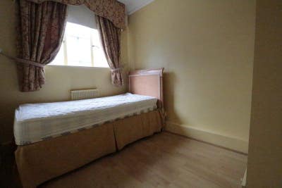 Single room 4 minutes from Southfields Station Main Photo
