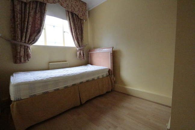 Single room 4 minutes from Southfields Station Main Photo