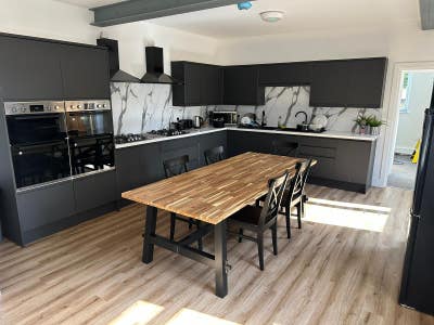 Newly Renovated Ensuite Double Rooms Main Photo