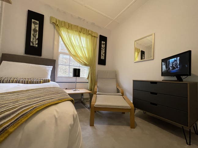 Banksy Suites Double Size Room (Cottenham) Main Photo