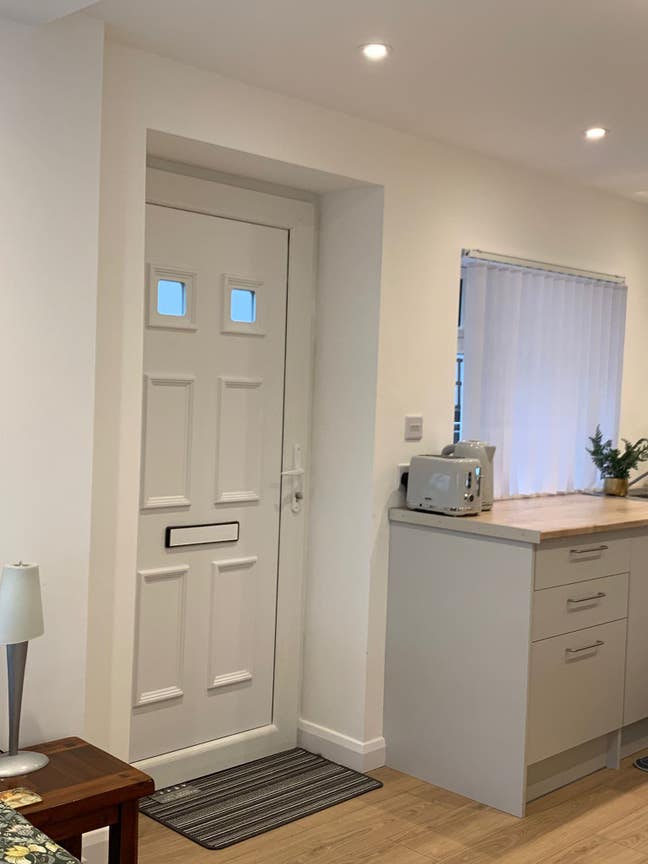 Self-contained bedroom with en-suite Main Photo