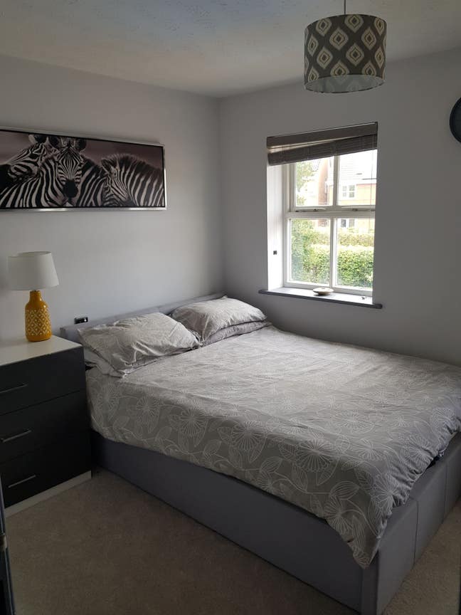 Spacious Double Room in quiet cul-de-sac Main Photo