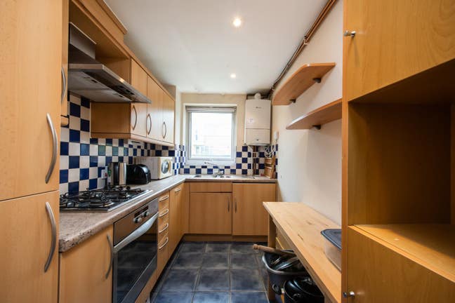 Furnished Rooms by East India Station Main Photo