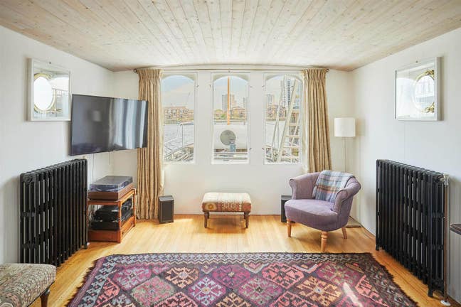 Chelsea Houseboat Central Location Main Photo