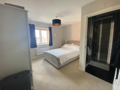 Double bedroom with en-suite - whole flat from Jan Main Photo