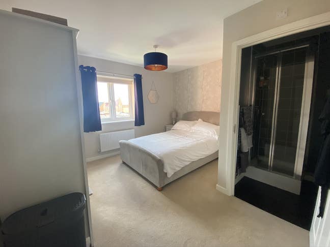 Double bedroom with en-suite or whole flat Main Photo