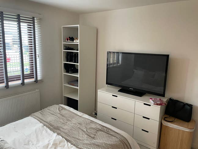 Short Let - Large Room available in a 2 Bed Flat  Main Photo
