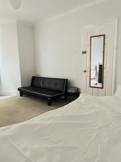 Specious one bedroom flat for rent in Chiswick Main Photo