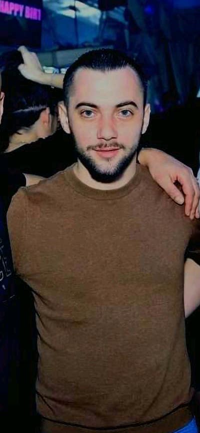 I am a professional male aged 35. I am lookin... Main Photo