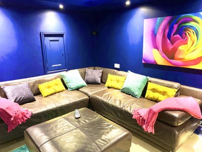    🌺 Big Rooms, Sofa, Parking, Well Loc/Managed 🌺  Main Photo
