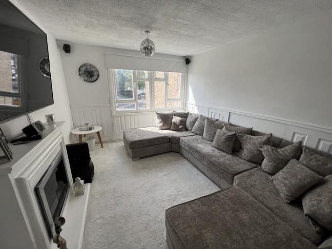 Master Double Room with TV, Wardrobe & FastWifi Main Photo