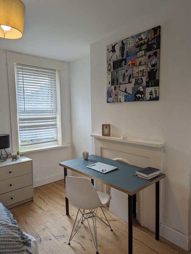  Ground floor double bedroom overlooking garden Main Photo