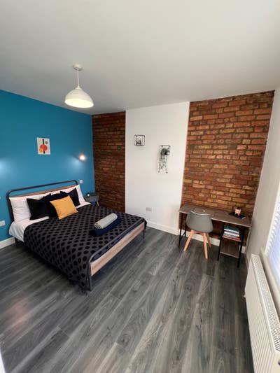 Stylish Modern en-suite double bedroom  Main Photo