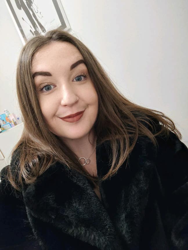 28 year old Female seeks a single or double room Main Photo