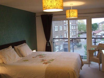 Huge ensuite master bedroom in new flatshare Main Photo