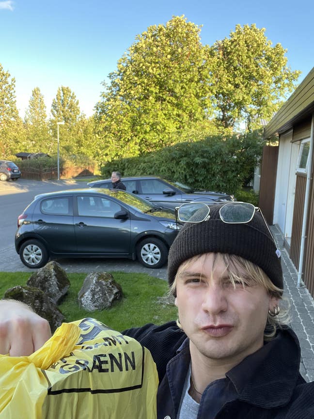 Mature student looking for accommodation Main Photo