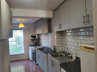 Excellently located 4 bedroom house Main Photo
