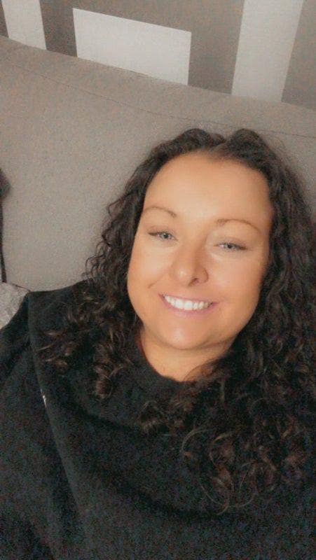 I am a professional female aged 38. I am look... Main Photo