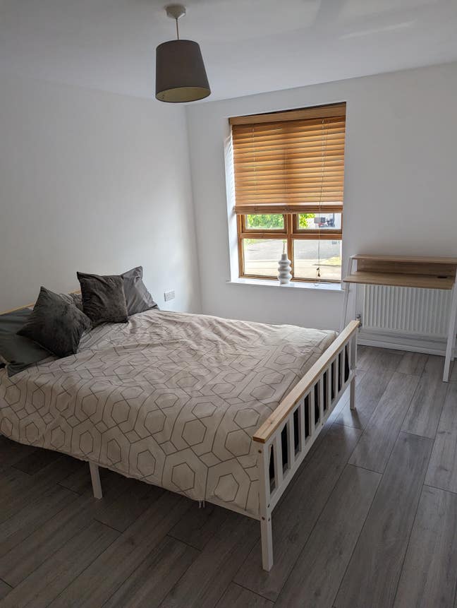 En-suite Double in Bright Flat Main Photo