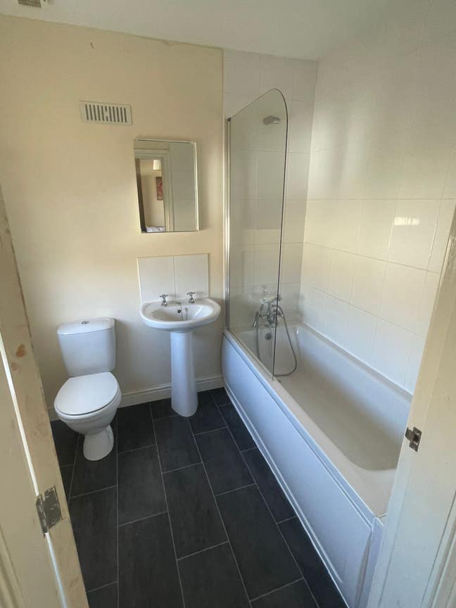 🏃♂️ FINAL ROOM! Doncaster City Centre En-Suite – Main Photo