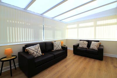 South Kirkby - New Refurb!! Rooms Available Main Photo