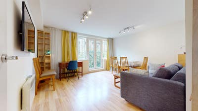 🤗Amazing 3 bed,Just  5 mins to TUBE  Main Photo