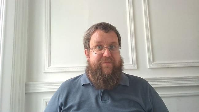 Charity worker in insurance looking for quiet home Main Photo