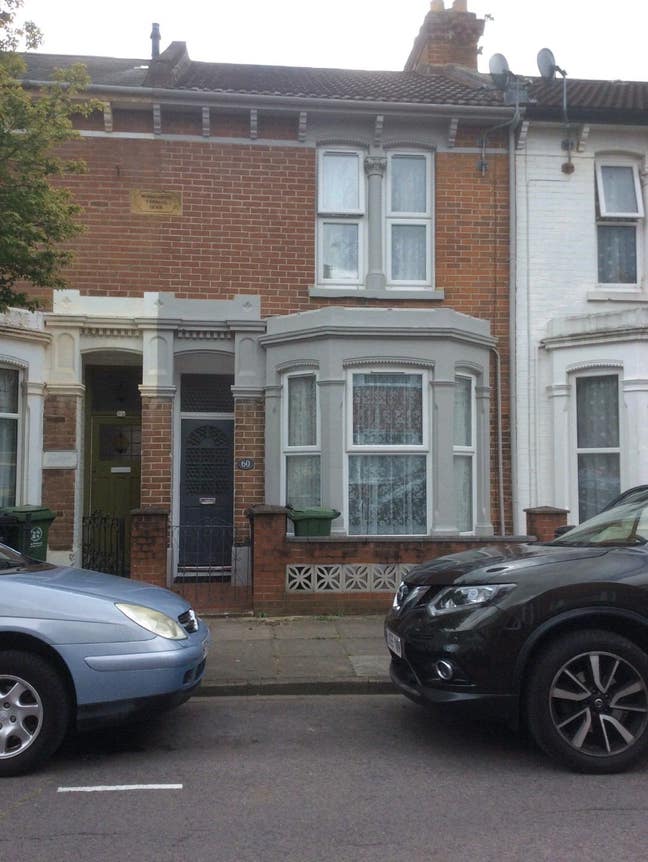 Room available in a 3 bed homely property Main Photo