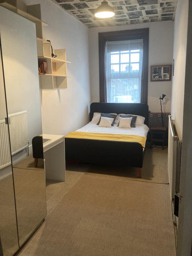 Double room in Large 2 bed flat Main Photo
