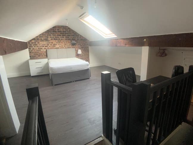 💥 Spacious Attic. Sharing with 2 housemates✨ Main Photo
