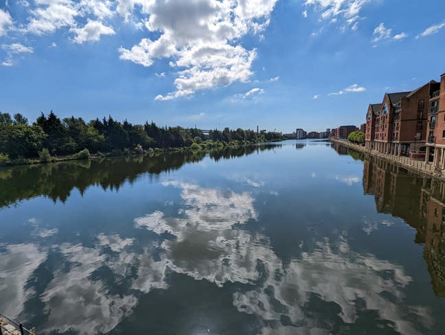 Flat available, Close to the city center.  Main Photo