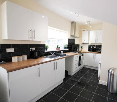 * Double En-Suite Room in Woodlands * Main Photo