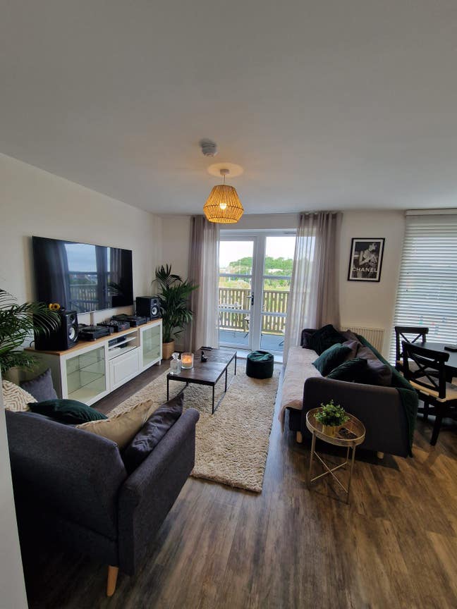 Modern room with private bathroom Main Photo