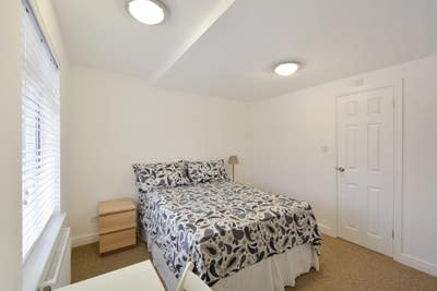 Stunning en-suite room. 5 min to the station. Main Photo
