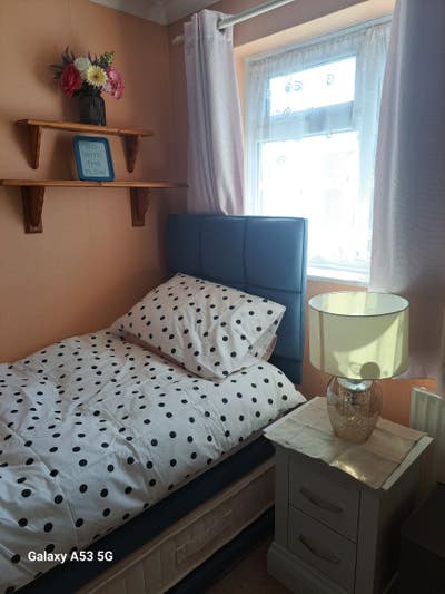 Good well kept House in Farncombe.  Main Photo