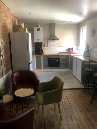 Double Room with en suite includes all bills. Prof Main Photo